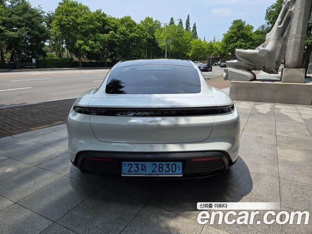 Porsche Taycan 4