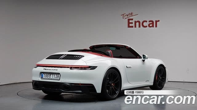 Porsche 911 (992) 2