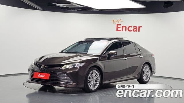 Toyota Camry (XV70) 1