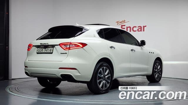 Maserati Levante 2