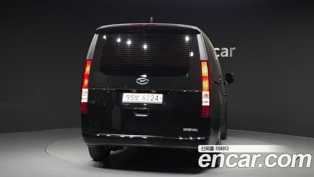 Hyundai Staria 4