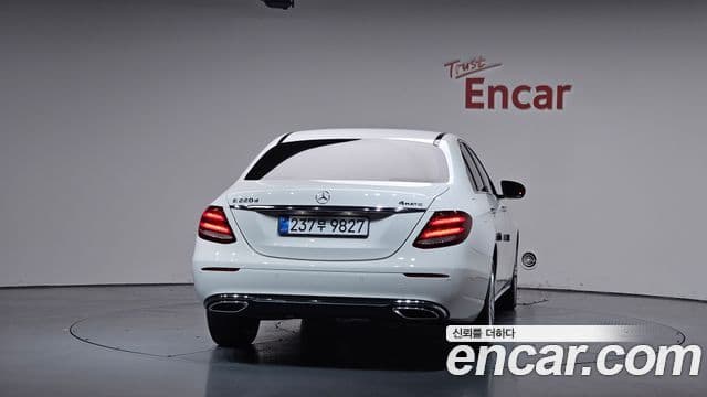 Mercedes-Benz E-Class W213 4