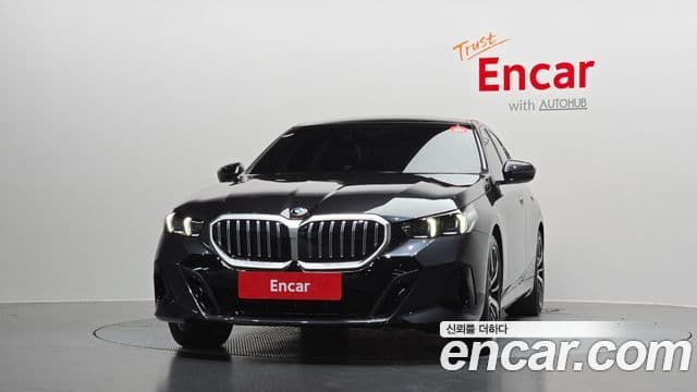 BMW 5 Series (G60) 2