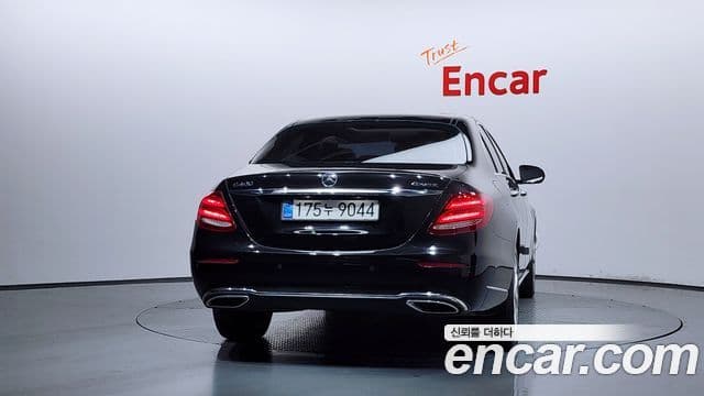 Mercedes-Benz E-Class W213 4