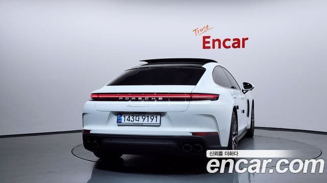 Porsche Panamera (976) 4