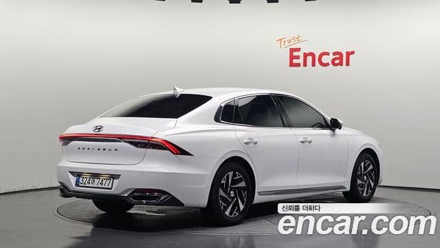 Hyundai The New Grandeur IG Hybrid 2