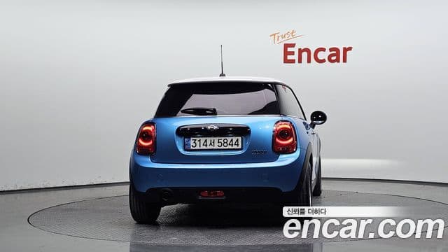 MINI Cooper 4