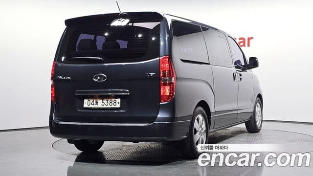 Hyundai The New Grand Starex 2