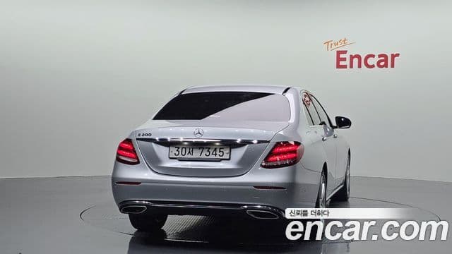 Mercedes-Benz E-Class W213 4