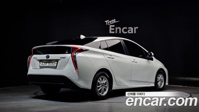 Toyota Prius 4th Gen 2