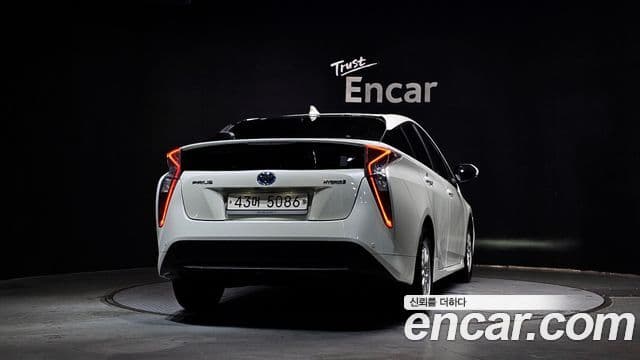 Toyota Prius 4th Gen 4