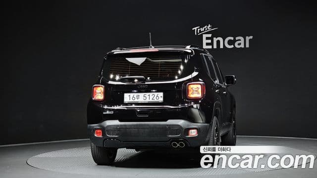 Jeep Renegade 4