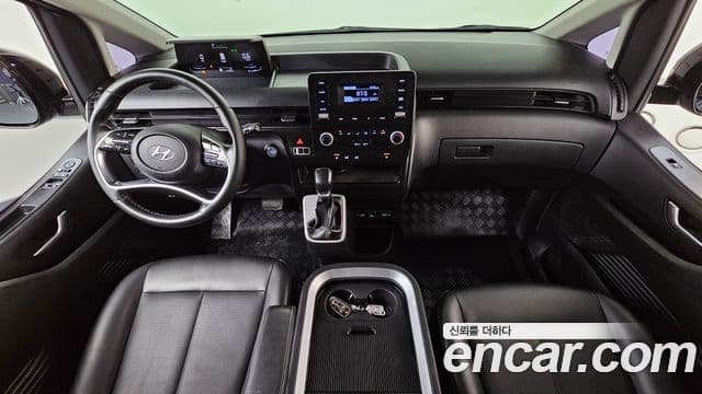 Hyundai Staria 4