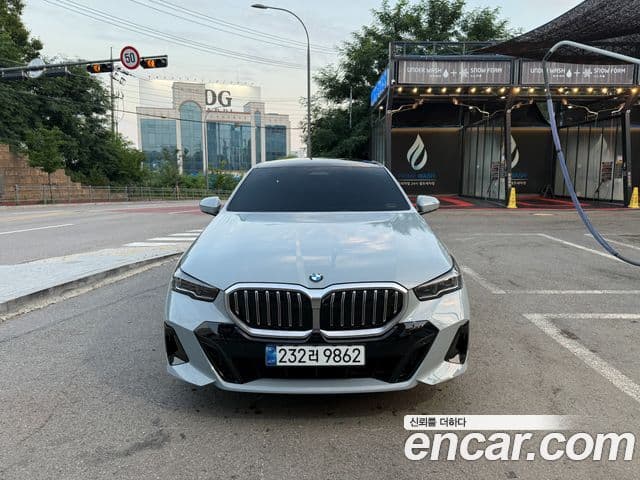 BMW 5 Series (G60)