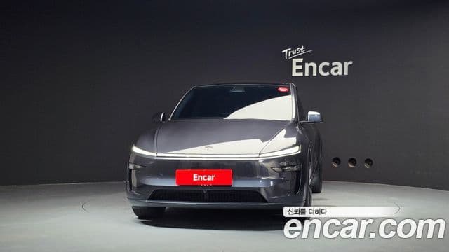 Tesla Model Y 2