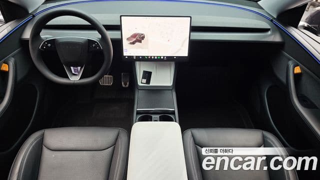 Tesla Model Y 4