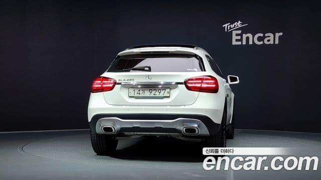 Mercedes-Benz GLA-Class X156 3