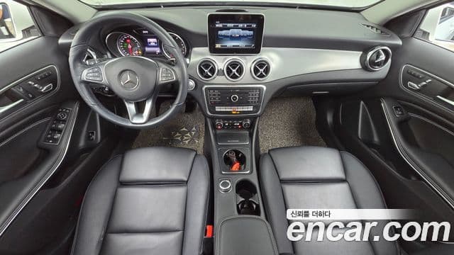 Mercedes-Benz GLA-Class X156 4