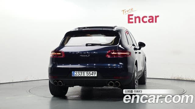 Porsche Macan 4