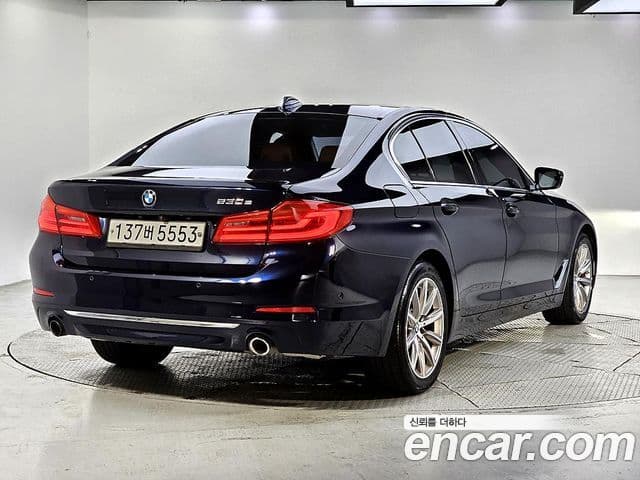 BMW 5 Series (G30) 4
