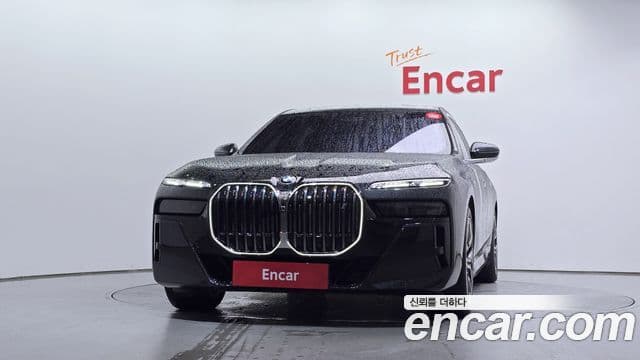 BMW i7 (G70) 3