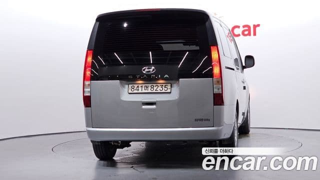 Hyundai Staria 4