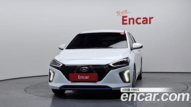Hyundai Ioniq Hybrid 3