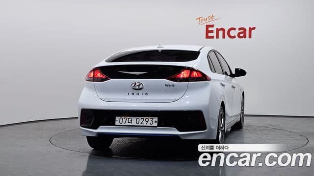 Hyundai Ioniq Hybrid 4