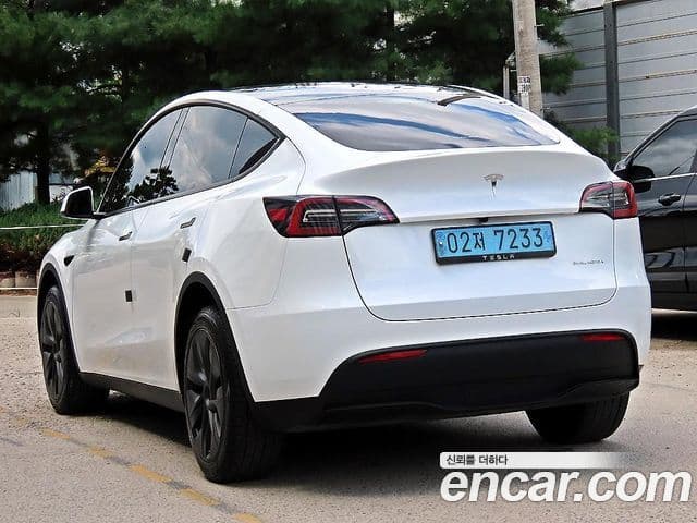 Tesla Model Y 3