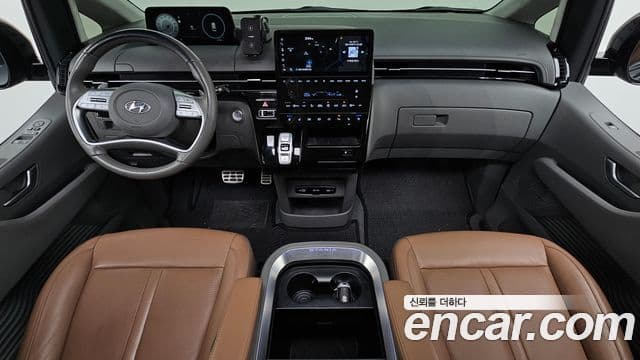 Hyundai Staria 4
