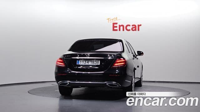 Mercedes-Benz E-Class W213 4