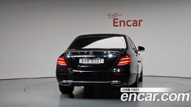 Mercedes-Benz E-Class W213 4