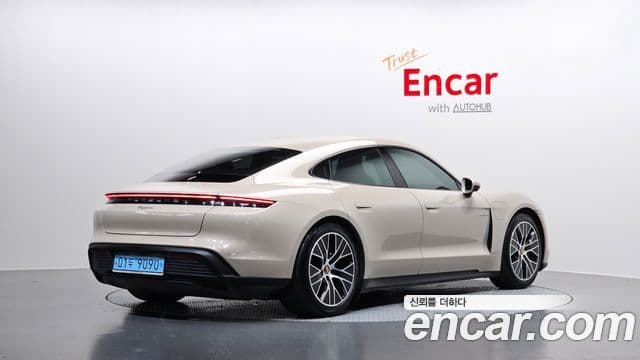 Porsche Taycan 2