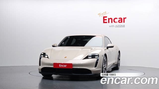 Porsche Taycan 3
