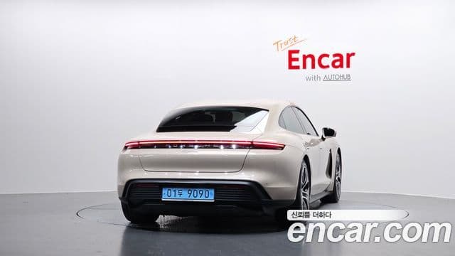 Porsche Taycan 4