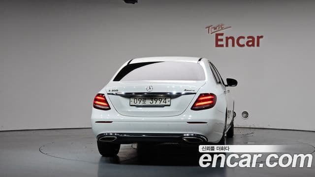 Mercedes-Benz E-Class W213 4