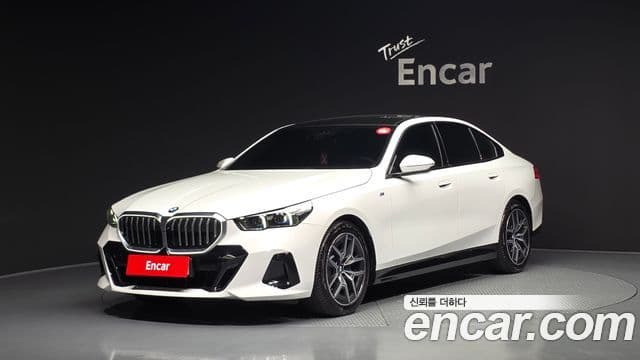 BMW 5 Series (G60)
