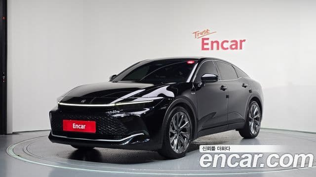 Toyota Crown Crossover 1
