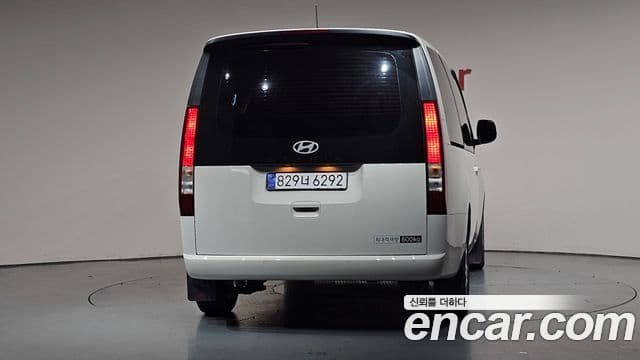 Hyundai Staria 4