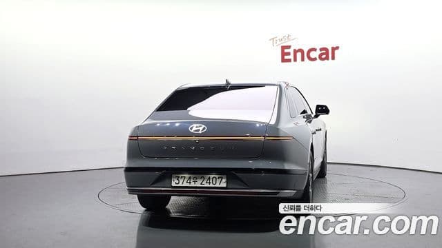 Hyundai Grandeur (GN7) 3