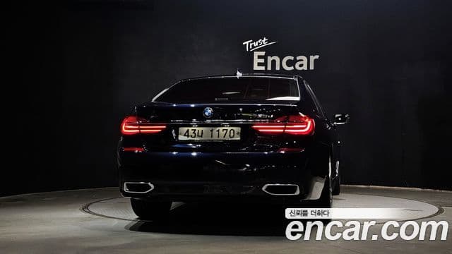 BMW 7 Series (G11) 3