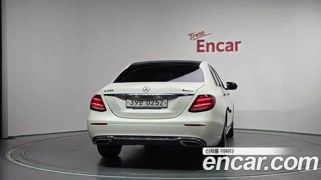 Mercedes-Benz E-Class W213 4