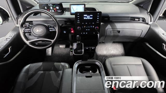 Hyundai Staria 4