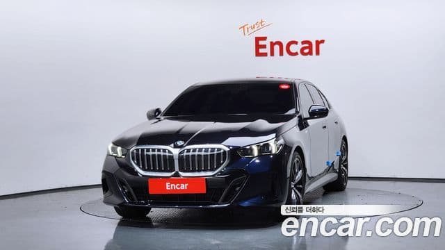 BMW 5 Series (G60) 2