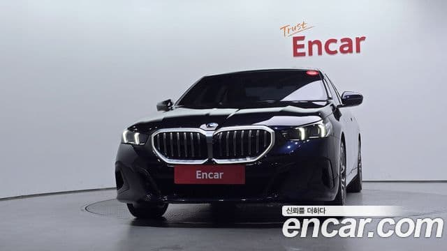BMW 5 Series (G60) 2