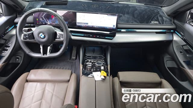 BMW 5 Series (G60) 4