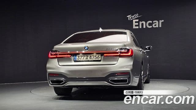 BMW 7 Series (G11) 4