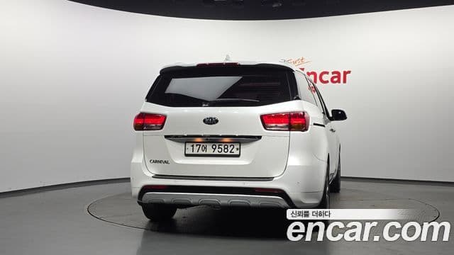 Kia All New Carnival 4