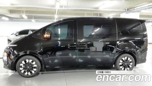 Hyundai Staria 3
