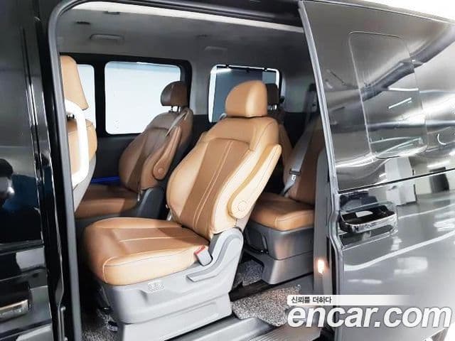 Hyundai Staria 4